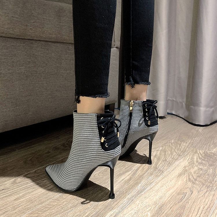 Botas Para Tornozelo Com Zíper E Salto Agulha Feminino Com Cordões Nas Costas E Bico Fino