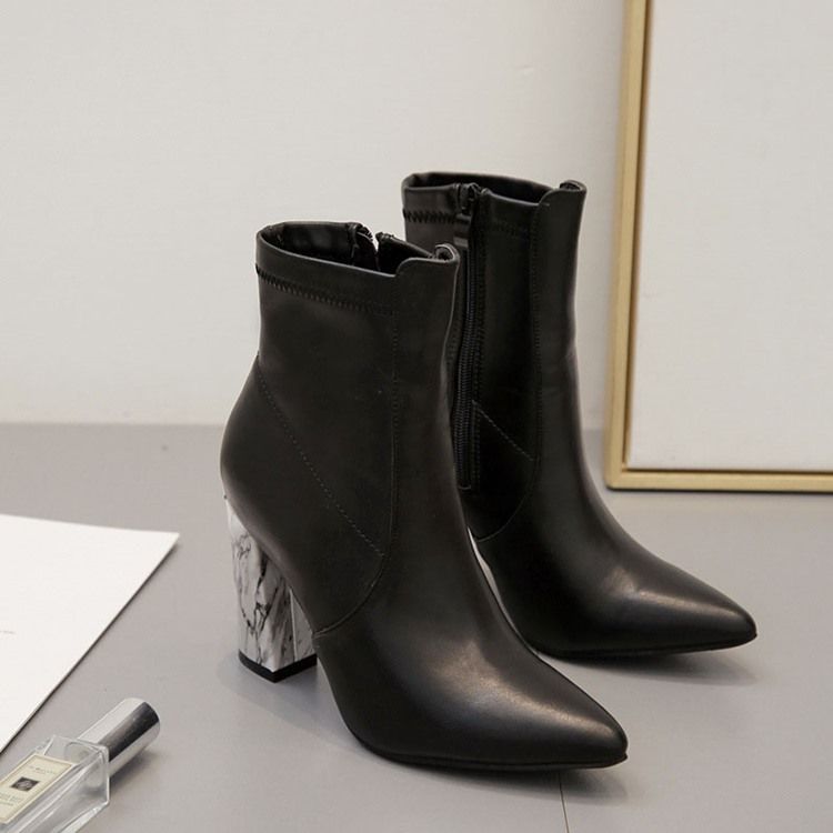 Botas De Tornozelo Femininas Com Zíper Lateral Liso Pontiagudo