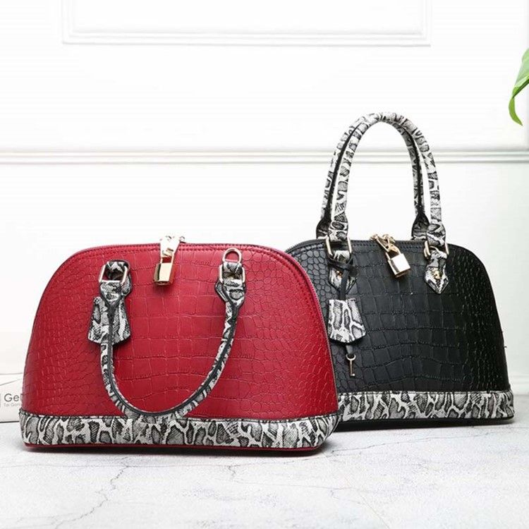 Bolsa Serpentine Embossing Shell Com Estampa Leopard