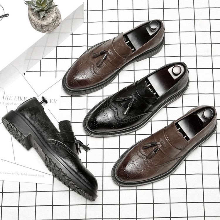 Dedo Do Pé Liso Pontiagudo Decotado Na Parte Superior Oxfords Masculinos