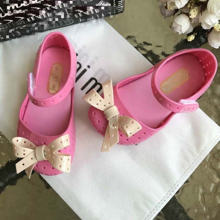 Sapatos De Bebê Com Bloco De Cor De Pvc