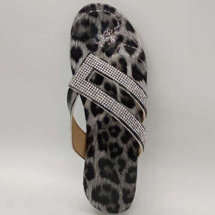 Flat Feminino Com Chinelos De Strass